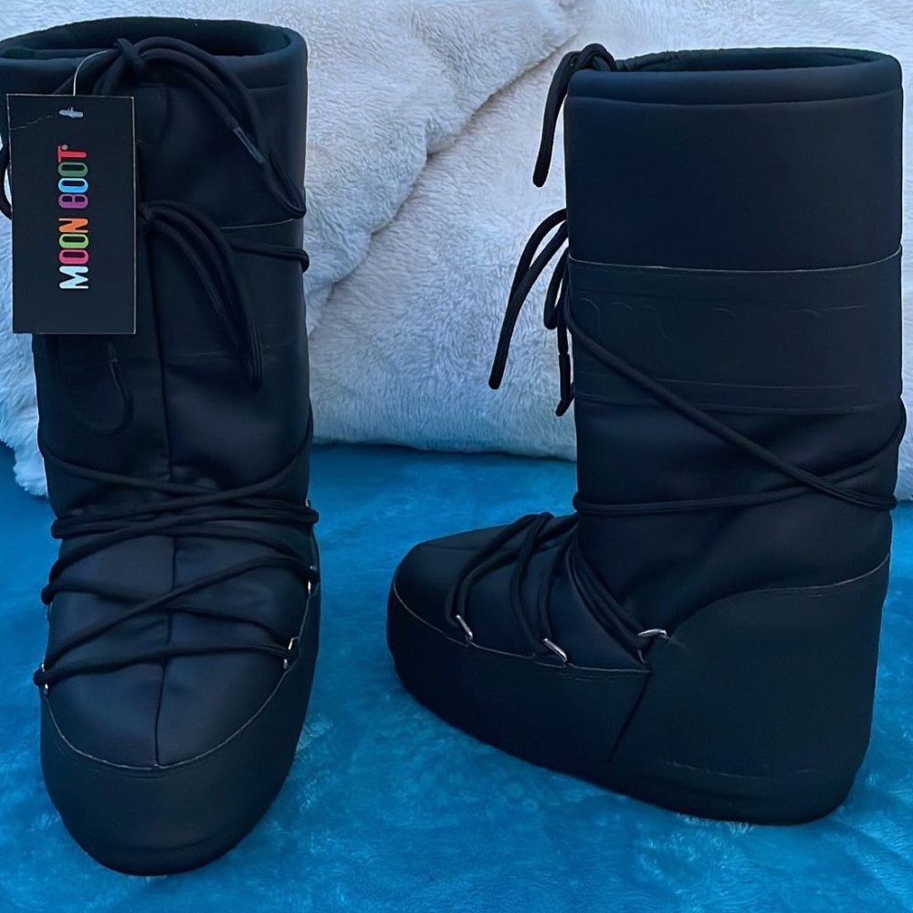 ICON BLACK RUBBER BOOTS from the New Fall/Winter 22 Collection!